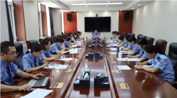 凌源市人民检察院召开党组（扩大）会议深入传达学习贯彻第十六次全国检察工作会议及全省、全市检察长座谈会精神